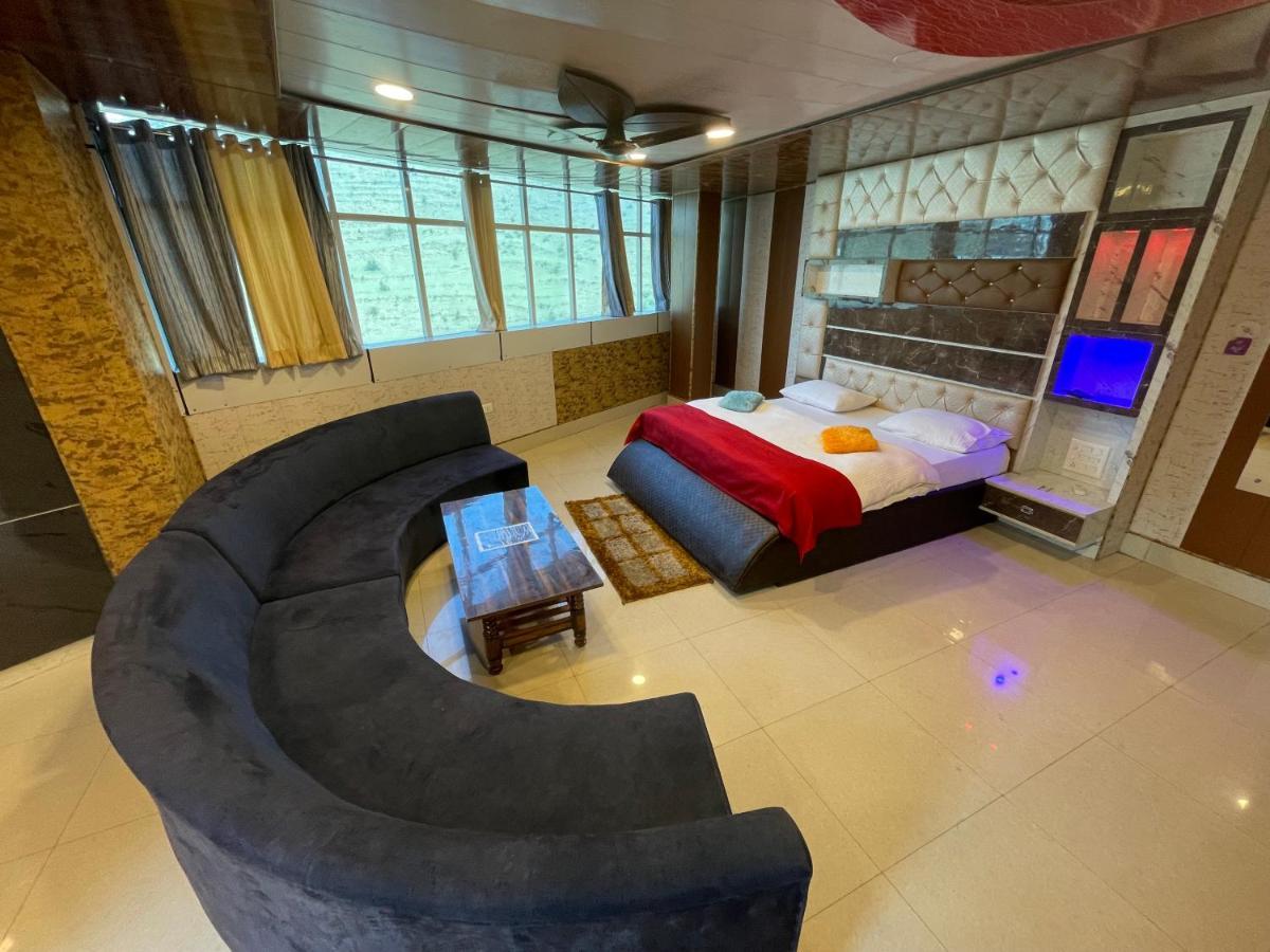 Jai Maa Bhagwati Hotel Pithorāgarh Buitenkant foto