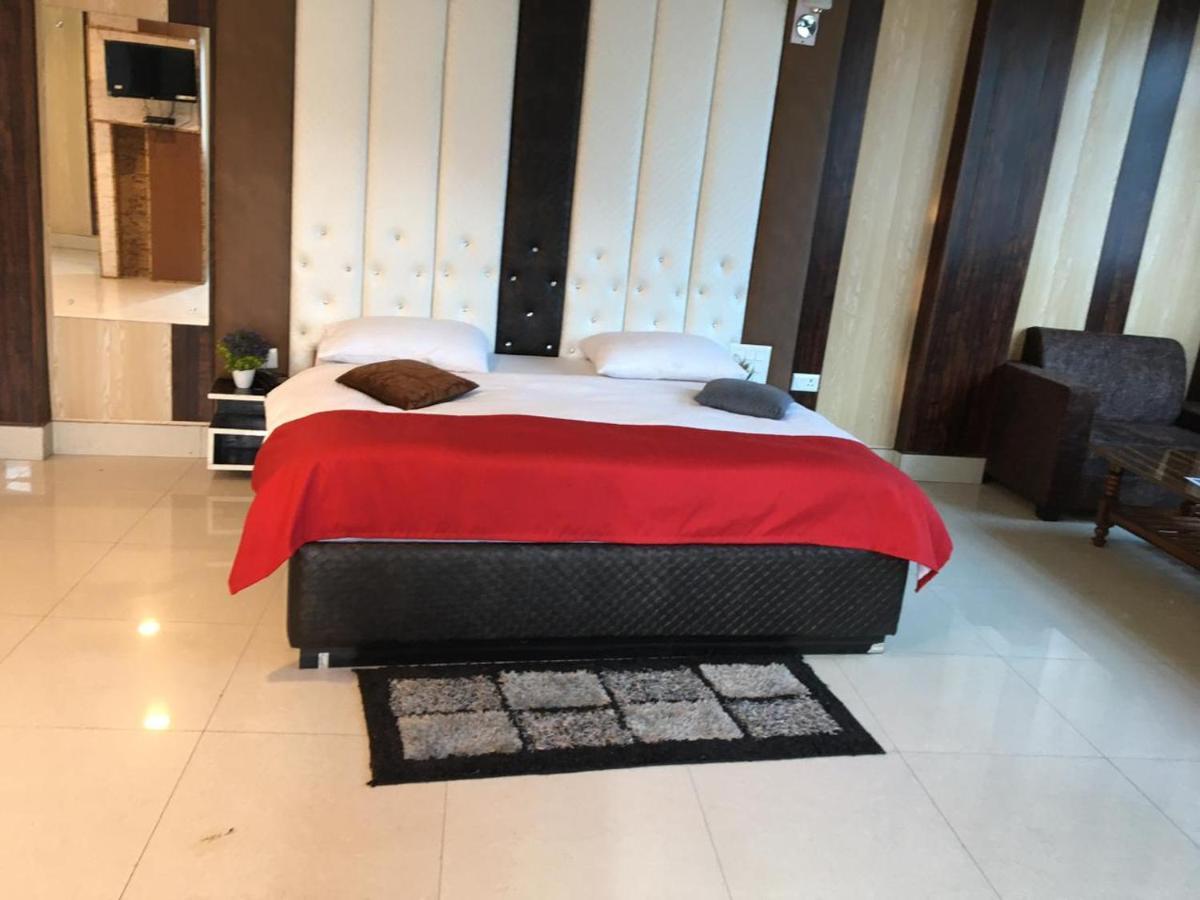 Jai Maa Bhagwati Hotel Pithorāgarh Buitenkant foto